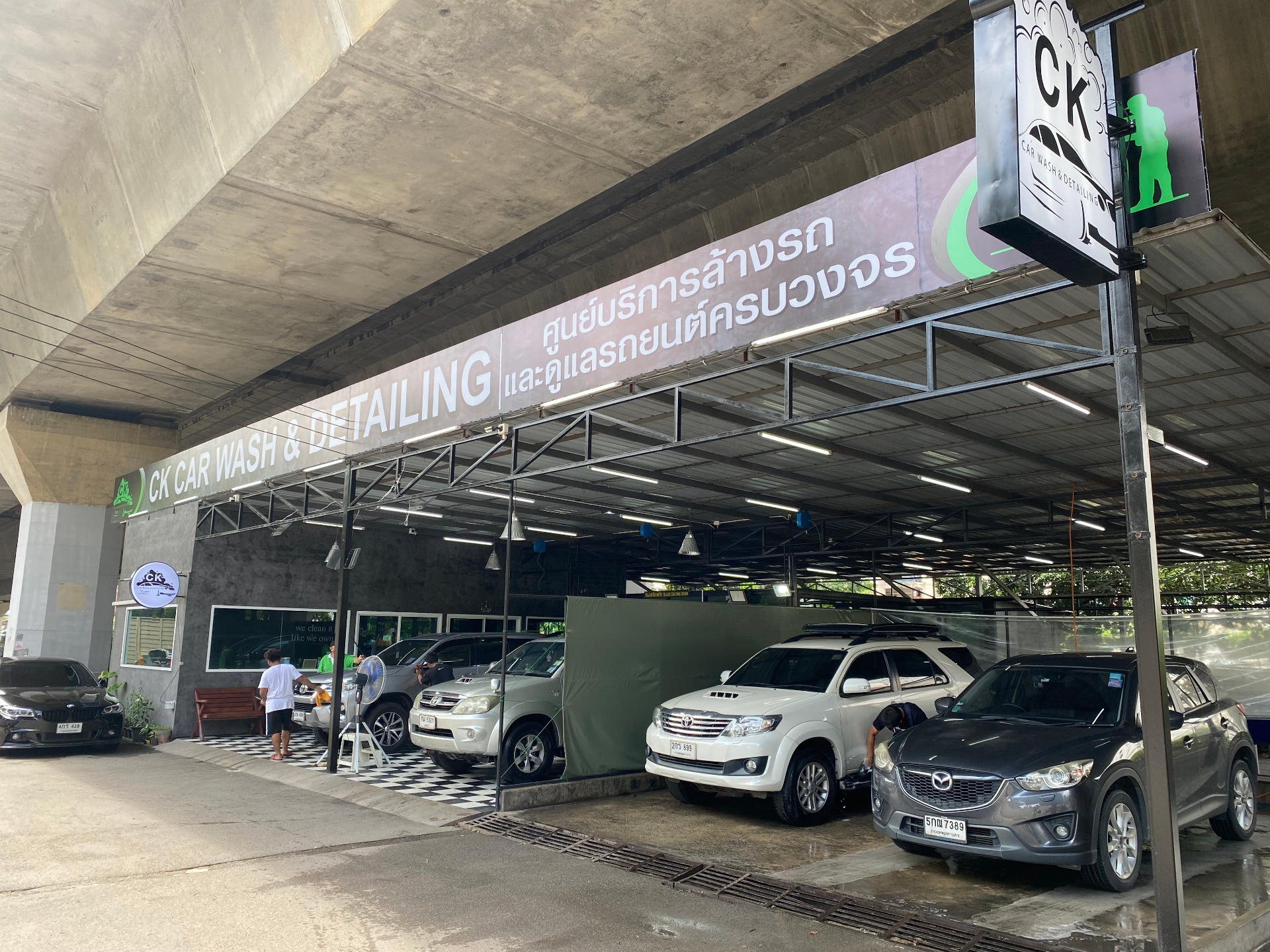รถยนต์หรูหลังการดูแลโดย CK Car Wash & Detailing